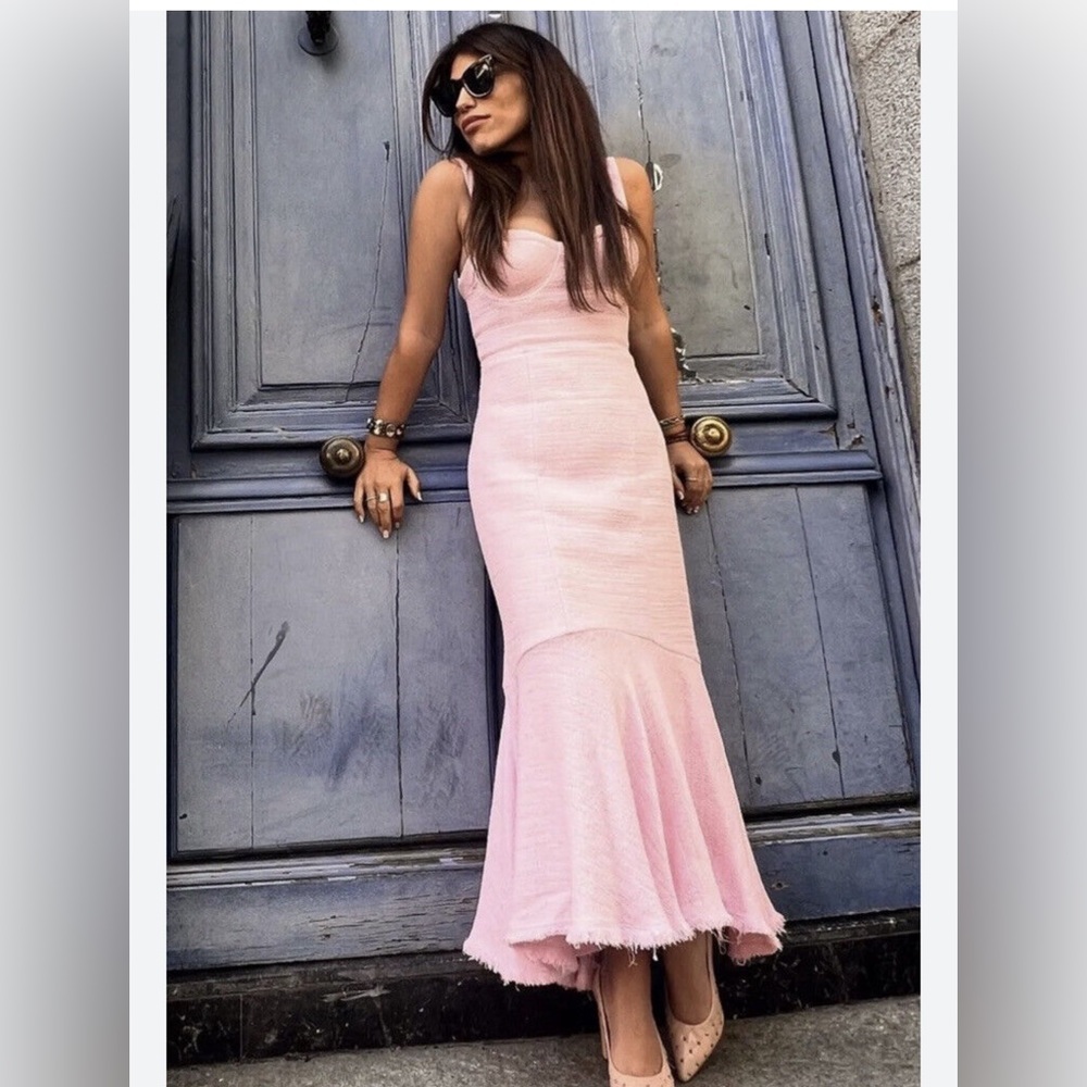 🩷 TEXTURED RUFFLED DRESS - Picture 1 of 14